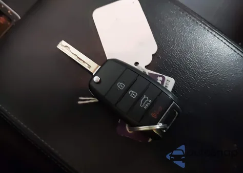 2020 Kia Sorento 2.4L Lx z USA, uszkodzony, nr VIN 5XYPGDA30LG656062